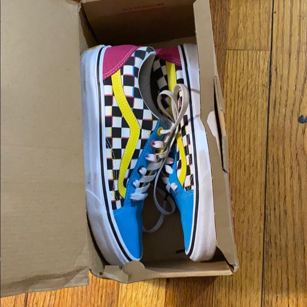 Vans - Picture 1 of 3